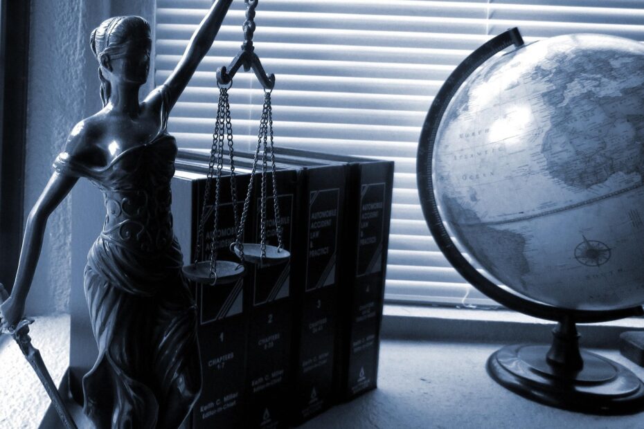 Why the Law Industry is So Competitive Online